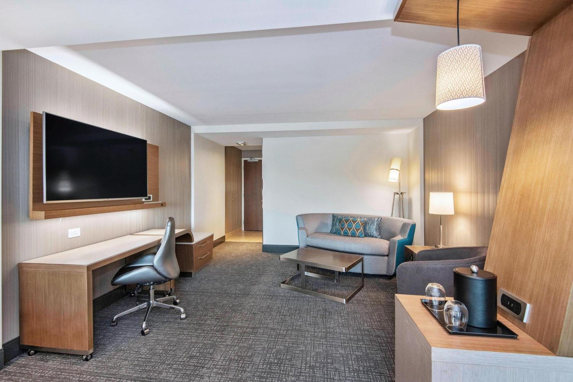 Courtyard By Marriott Raleigh Cary/Parkside Town Commons Hotell Exteriör bild